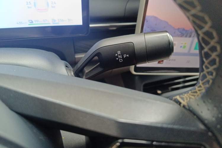 Used Lynk & Co 07 2024 EM-P 126 Long-Range Ultra Gear Lever