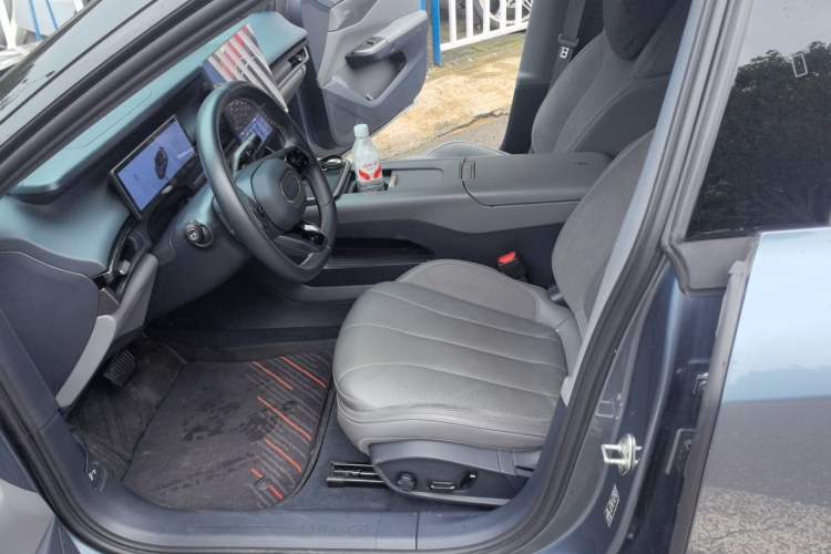 Used Lynk & Co 07 2024 EM-P 126 Long-Range Ultra Left Front Seat