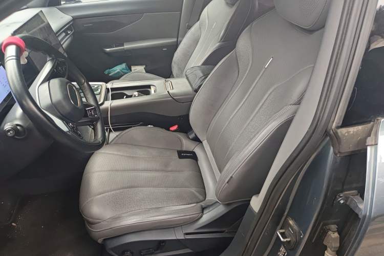 Used Lynk & Co 07 2024 EM-P 126 Long-Range Ultra Left Front Seat