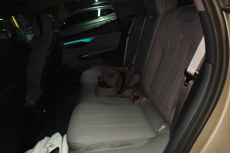 Used Lynk & Co 07 2024 EM-P 126 Long-Range Halo Left Rear Seat