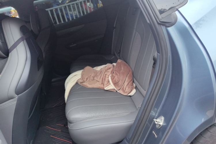 Used Lynk & Co 07 2024 EM-P 126 Long-Range Ultra Left Rear Seat
