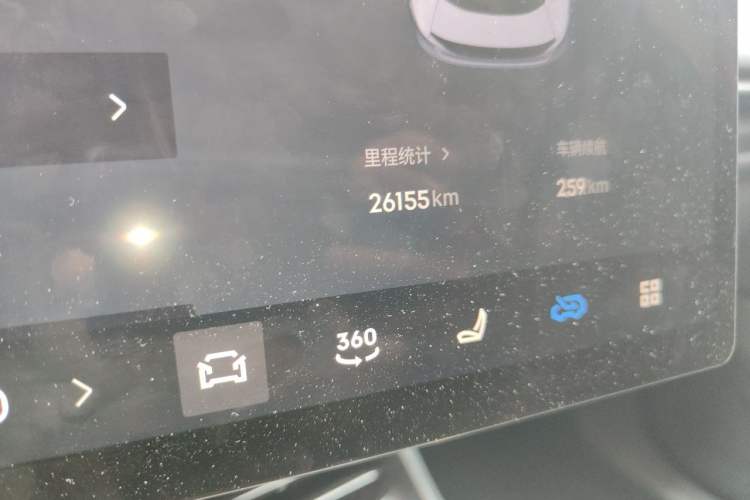 Used Lynk & Co 07 2024 EM-P 126 Long-Range Halo Odometer Close Up