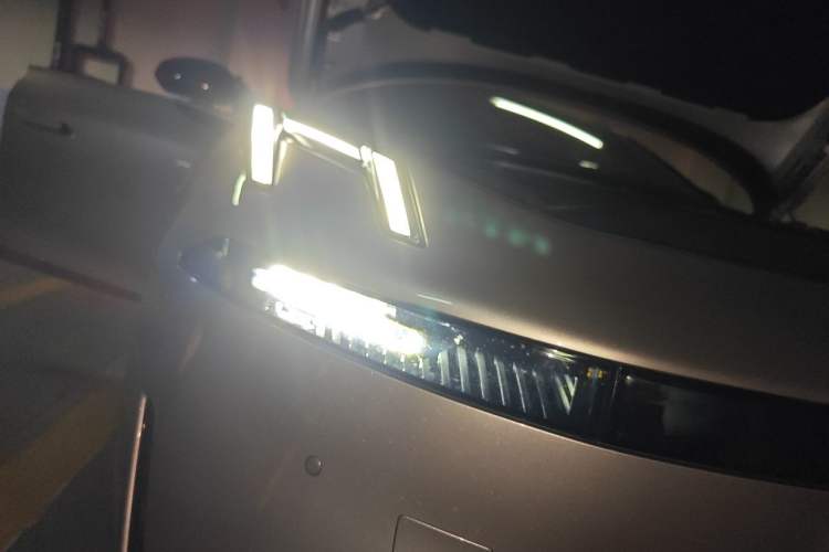 Used Lynk & Co 07 2024 EM-P 126 Long-Range Halo Right Front Headlight