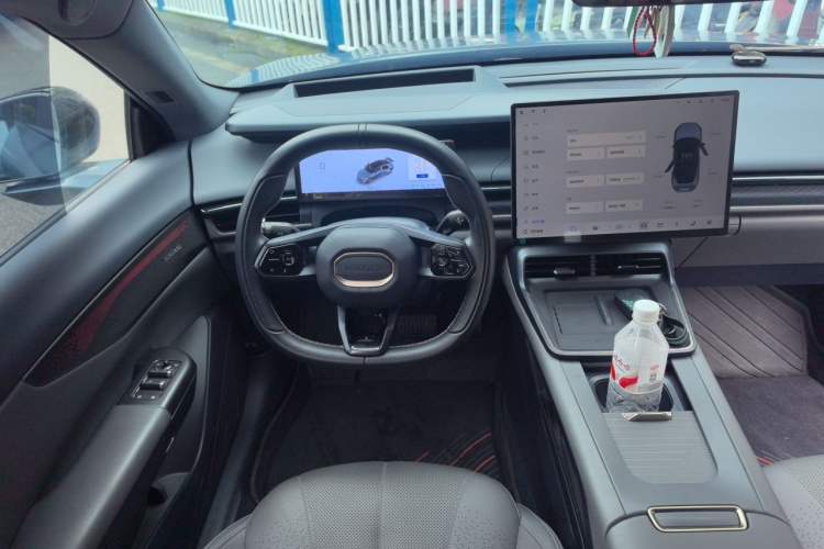 Used Lynk & Co 07 2024 EM-P 126 Long-Range Ultra Steering Wheel