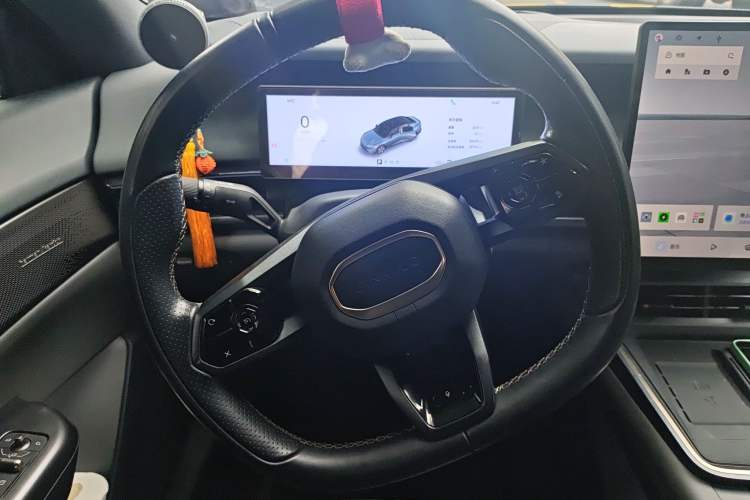 Used Lynk & Co 07 2024 EM-P 126 Long-Range Ultra Steering Wheel
