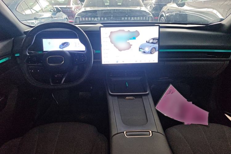 Used Lynk & Co 07 2024 EM-P 126 Long-Range Ultra Center Console