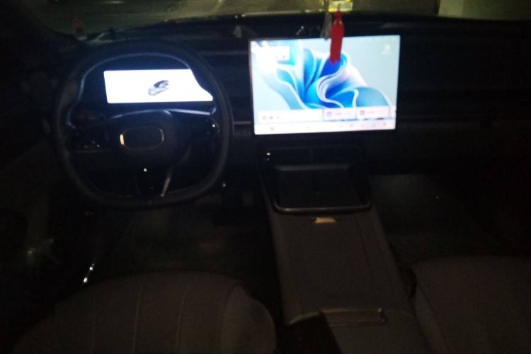 Used Lynk & Co 07 2024 EM-P 126 Long-Range Halo Center Console