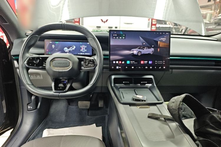 Used Lynk & Co 07 2024 EM-P 126 Long-Range Halo Center Console