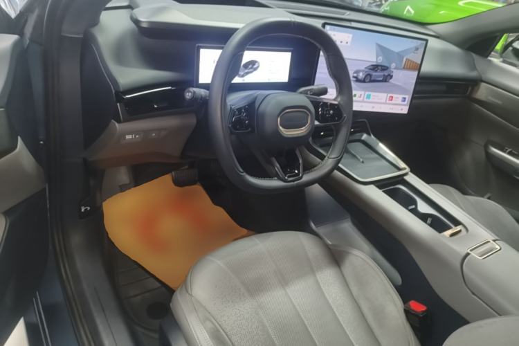 Used Lynk & Co 07 2024 EM-P 126 Long-Range Ultra Center Console