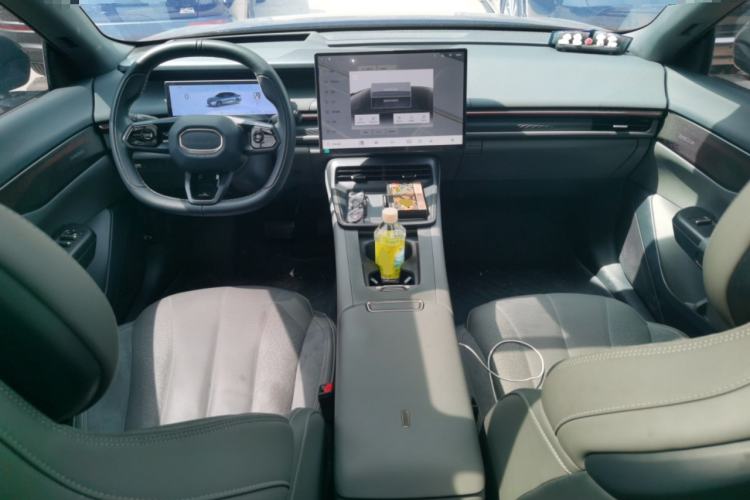 Used Lynk & Co 07 2024 EM-P 126 Long-Range Ultra Center Console