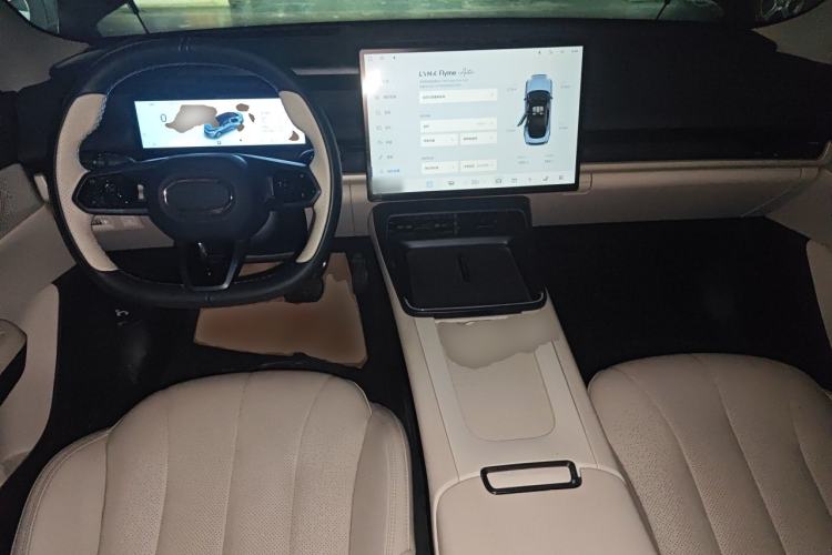 Used Lynk & Co 07 2024 EM-P 126 Long-Range Ultra Center Console