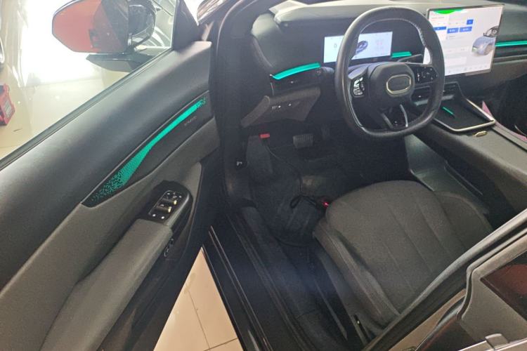 Used Lynk & Co 07 2024 EM-P 126 Long-Range Ultra Driver Seat