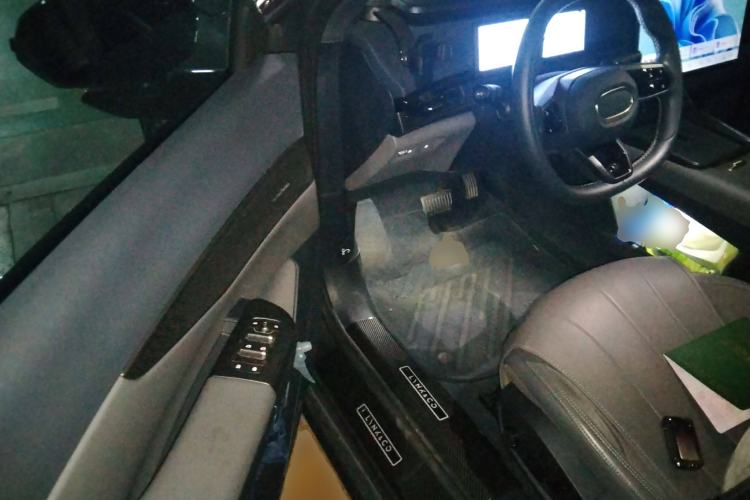 Used Lynk & Co 07 2024 EM-P 126 Long-Range Halo Driver Seat