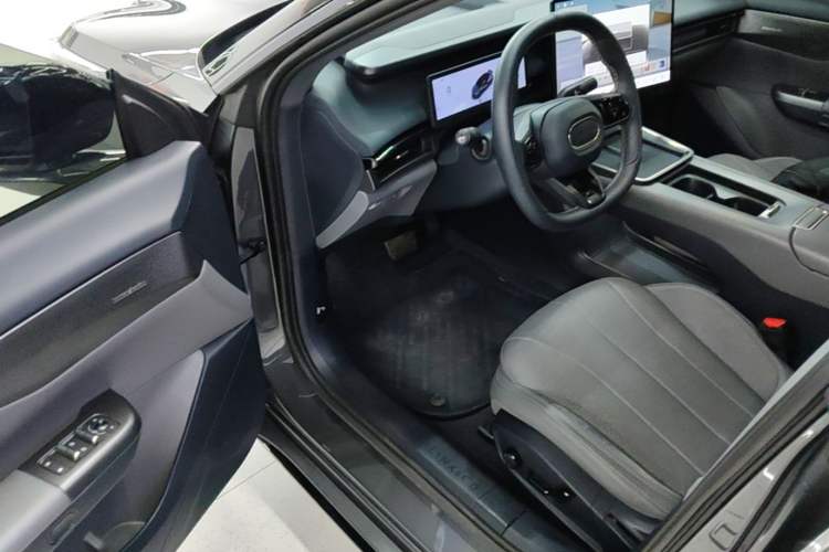 Used Lynk & Co 07 2024 EM-P 126 Long-Range Halo Driver Seat