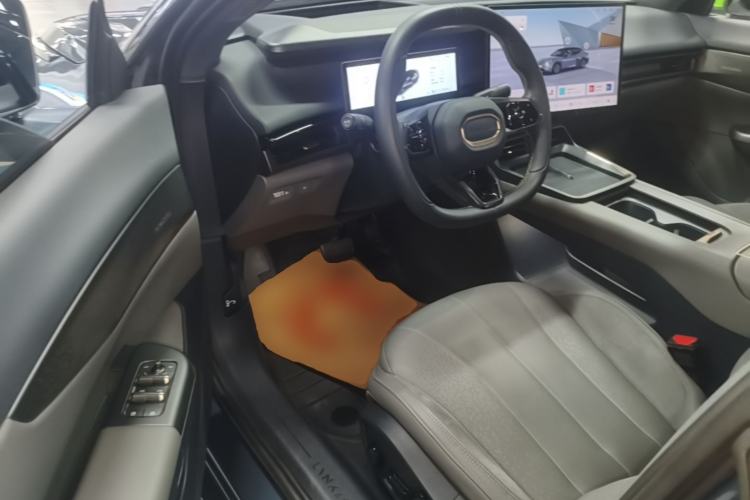 Used Lynk & Co 07 2024 EM-P 126 Long-Range Ultra Driver Seat