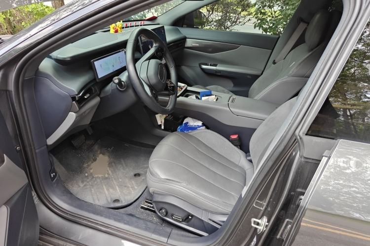 Used Lynk & Co 07 2024 EM-P 126 Long-Range Ultra Driver Seat