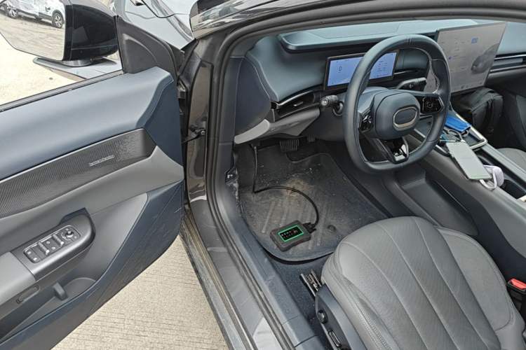 Used Lynk & Co 07 2024 EM-P 126 Long-Range Halo Driver Seat