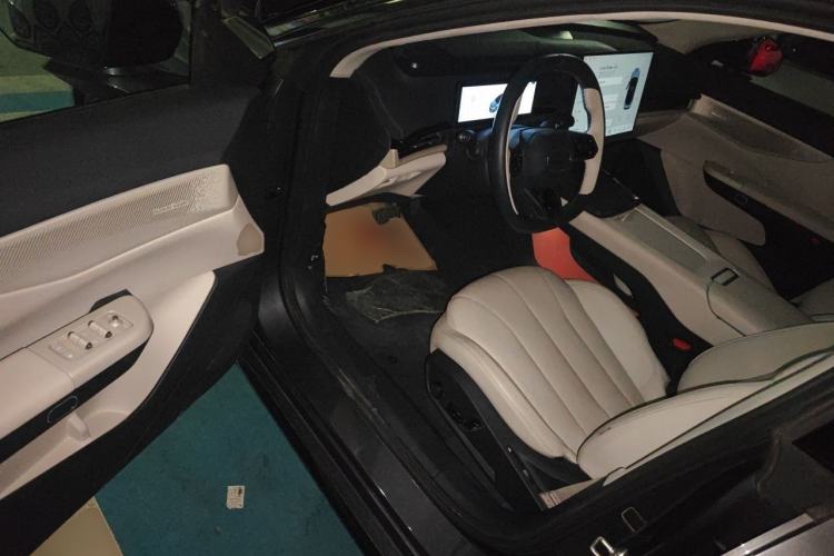 Used Lynk & Co 07 2024 EM-P 126 Long-Range Ultra Driver Seat