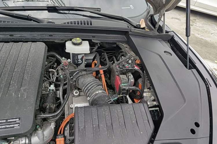 Used Lynk & Co 07 2024 EM-P 126 Long-Range Halo Engine Bay Left