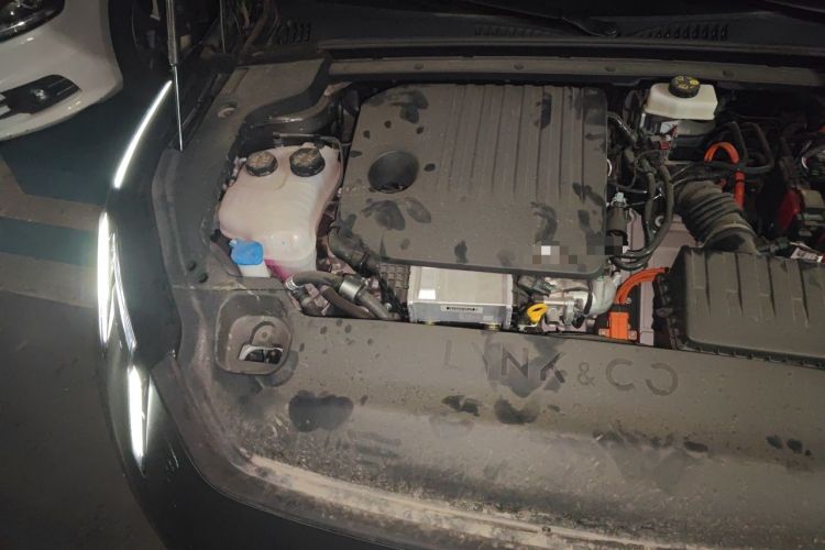 Used Lynk & Co 07 2024 EM-P 126 Long-Range Ultra Engine Bay Right
