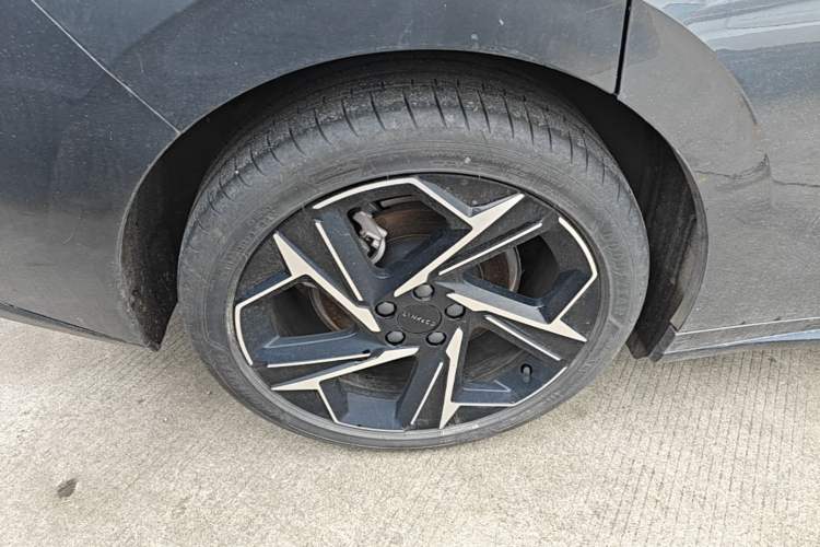 Used Lynk & Co 07 2024 EM-P 126 Long-Range Halo Exterior 3
