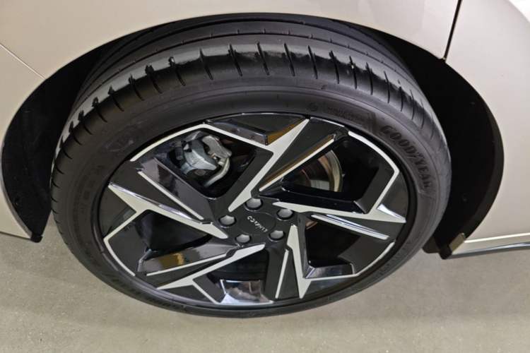 Used Lynk & Co 07 2024 EM-P 126 Long-Range Ultra Exterior 5