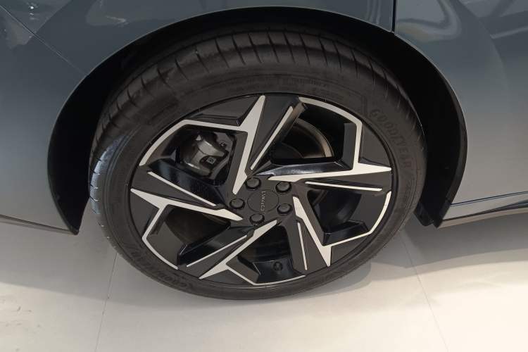 Used Lynk & Co 07 2024 EM-P 126 Long-Range Ultra Exterior 5