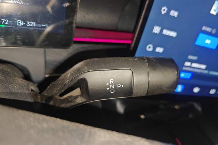 Used Lynk & Co 07 2024 EM-P 126 Long-Range Halo Gear Lever