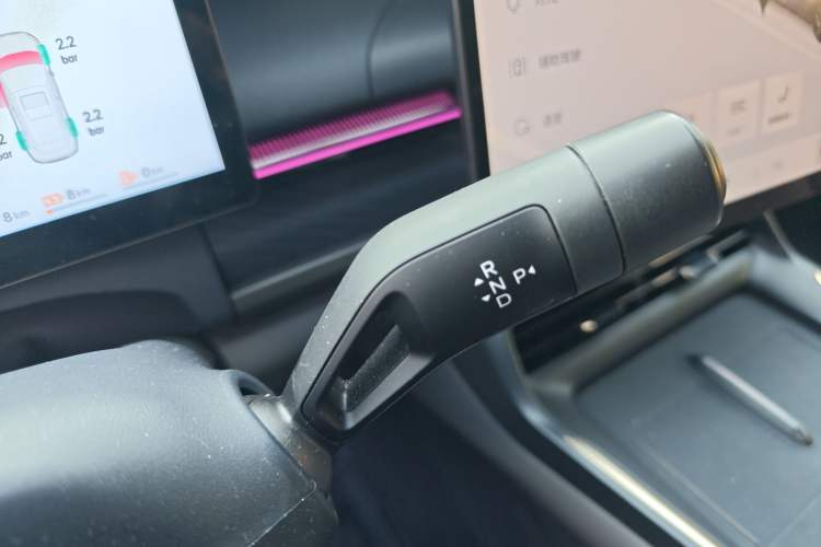 Used Lynk & Co 07 2024 EM-P 126 Long-Range Ultra Gear Lever