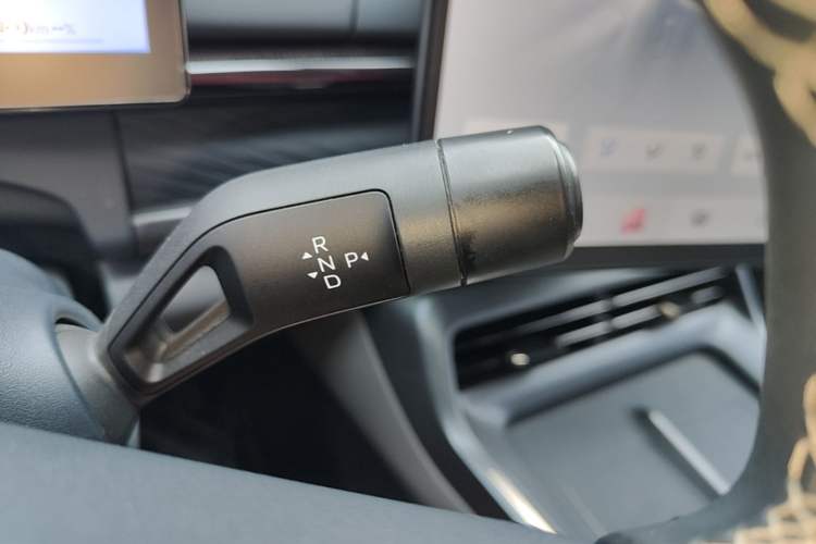 Used Lynk & Co 07 2024 EM-P 126 Long-Range Halo Gear Lever