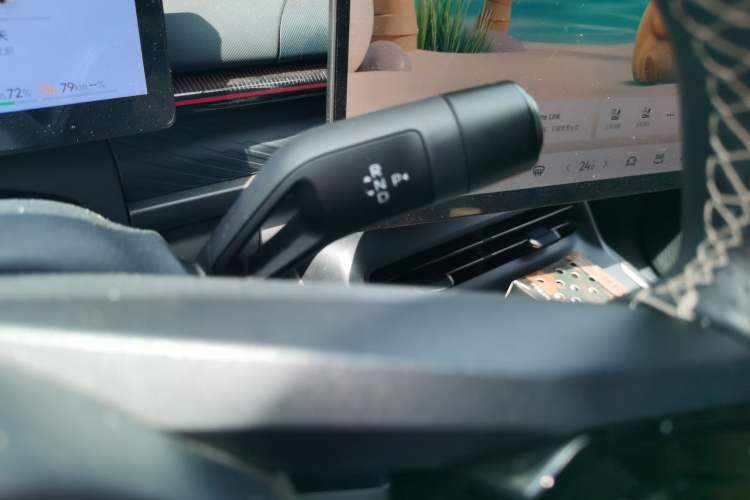 Used Lynk & Co 07 2024 EM-P 126 Long-Range Ultra Gear Lever