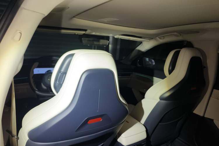 Used Lynk & Co 07 2024 EM-P 126 Long-Range Halo Headliner