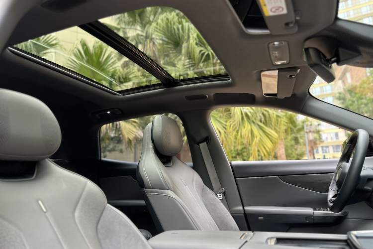 Used Lynk & Co 07 2024 EM-P 126 Long-Range Halo Headliner