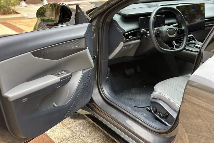 Used Lynk & Co 07 2024 EM-P 126 Long-Range Halo Interior 1