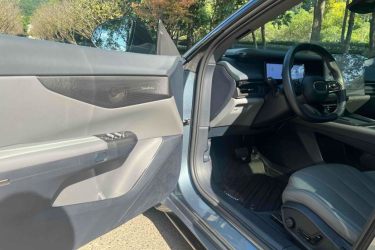 Used Lynk & Co 07 2024 EM-P 126 Long-Range Ultra Interior 1