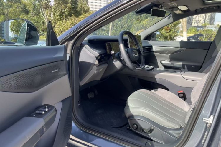 Used Lynk & Co 07 2024 EM-P 126 Long-Range Ultra Interior 1