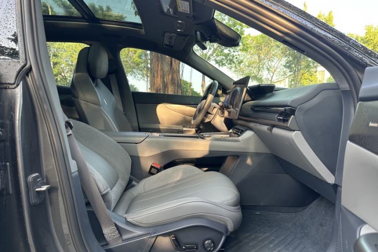 Used Lynk & Co 07 2024 EM-P 126 Long-Range Halo Interior 10