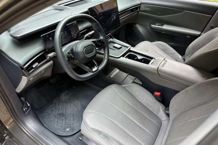 Used Lynk & Co 07 2024 EM-P 126 Long-Range Halo Interior 2