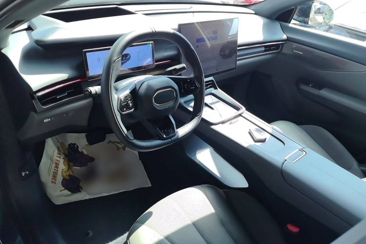 Used Lynk & Co 07 2024 EM-P 126 Long-Range Ultra Interior 2