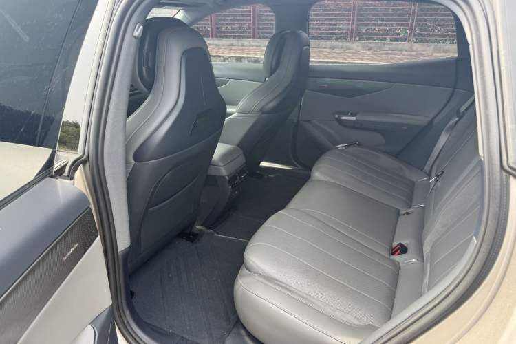 Used Lynk & Co 07 2024 EM-P 126 Long-Range Halo Interior 2