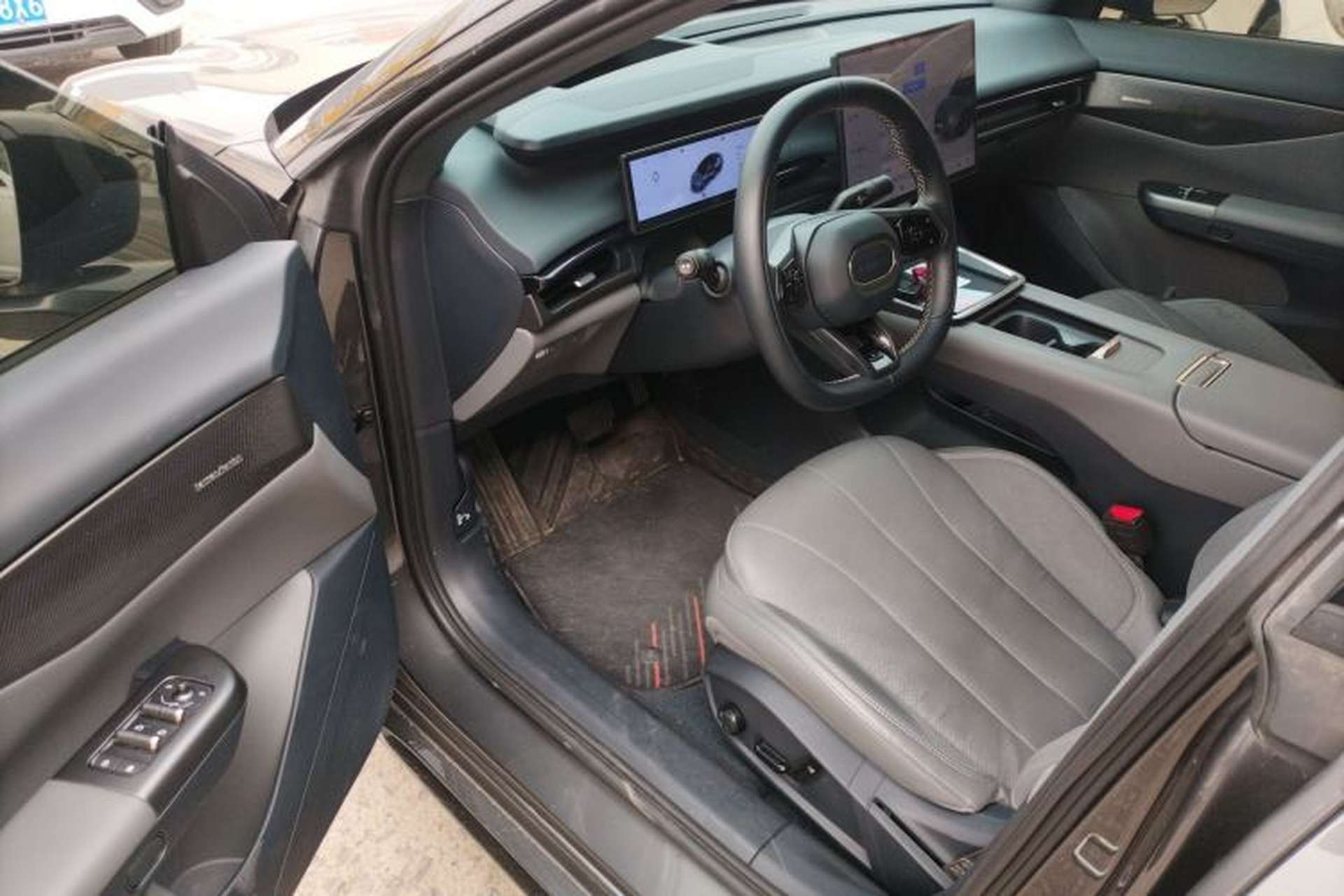 Used Lynk & Co 07 2024 EM-P 126 Long-Range Ultra Interior 3