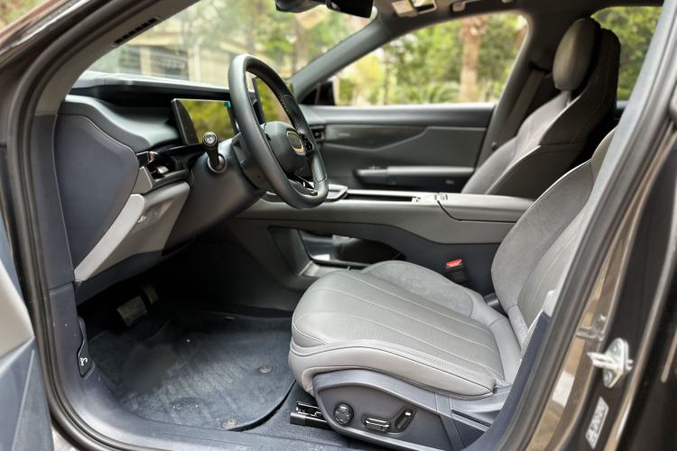 Used Lynk & Co 07 2024 EM-P 126 Long-Range Halo Interior 3