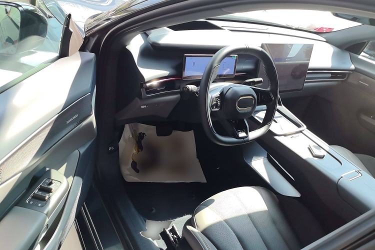 Used Lynk & Co 07 2024 EM-P 126 Long-Range Ultra Interior 3
