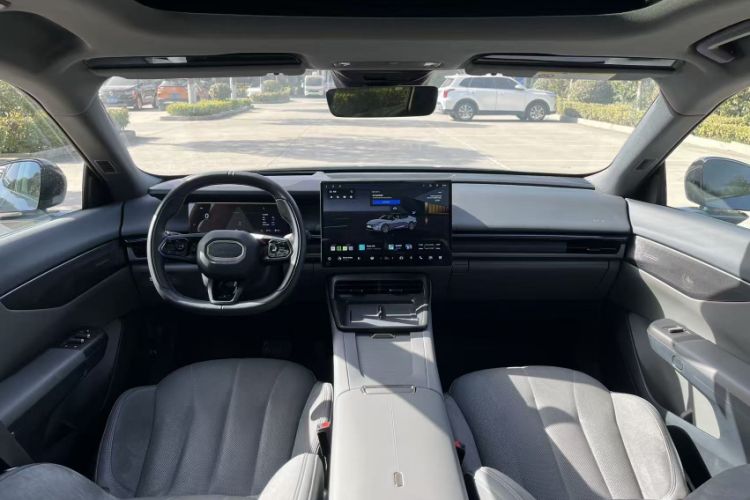Used Lynk & Co 07 2024 EM-P 126 Long-Range Ultra Interior 3
