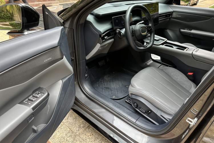 Used Lynk & Co 07 2024 EM-P 126 Long-Range Halo Interior 4
