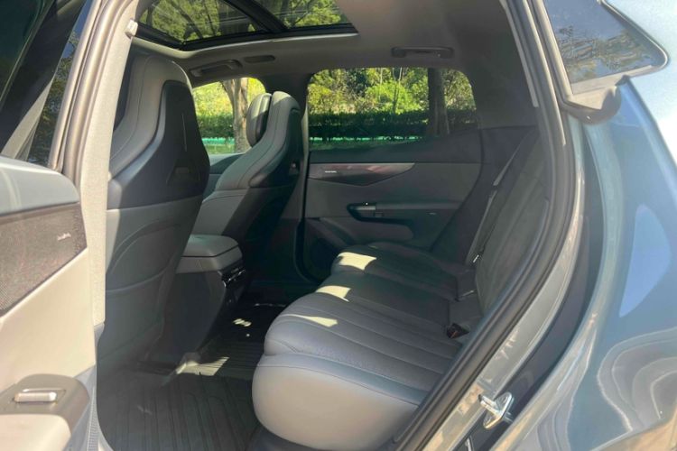 Used Lynk & Co 07 2024 EM-P 126 Long-Range Ultra Interior 4