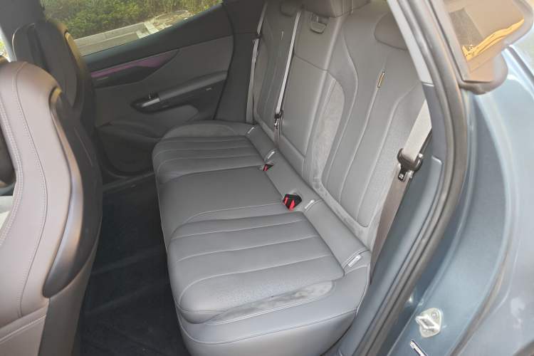 Used Lynk & Co 07 2024 EM-P 126 Long-Range Ultra Interior 4
