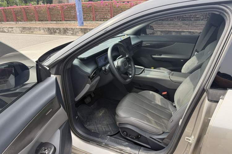 Used Lynk & Co 07 2024 EM-P 126 Long-Range Halo Interior 4