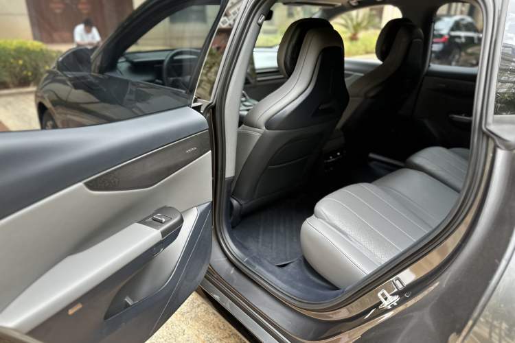 Used Lynk & Co 07 2024 EM-P 126 Long-Range Halo Interior 5