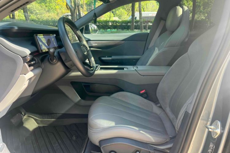 Used Lynk & Co 07 2024 EM-P 126 Long-Range Ultra Interior 5